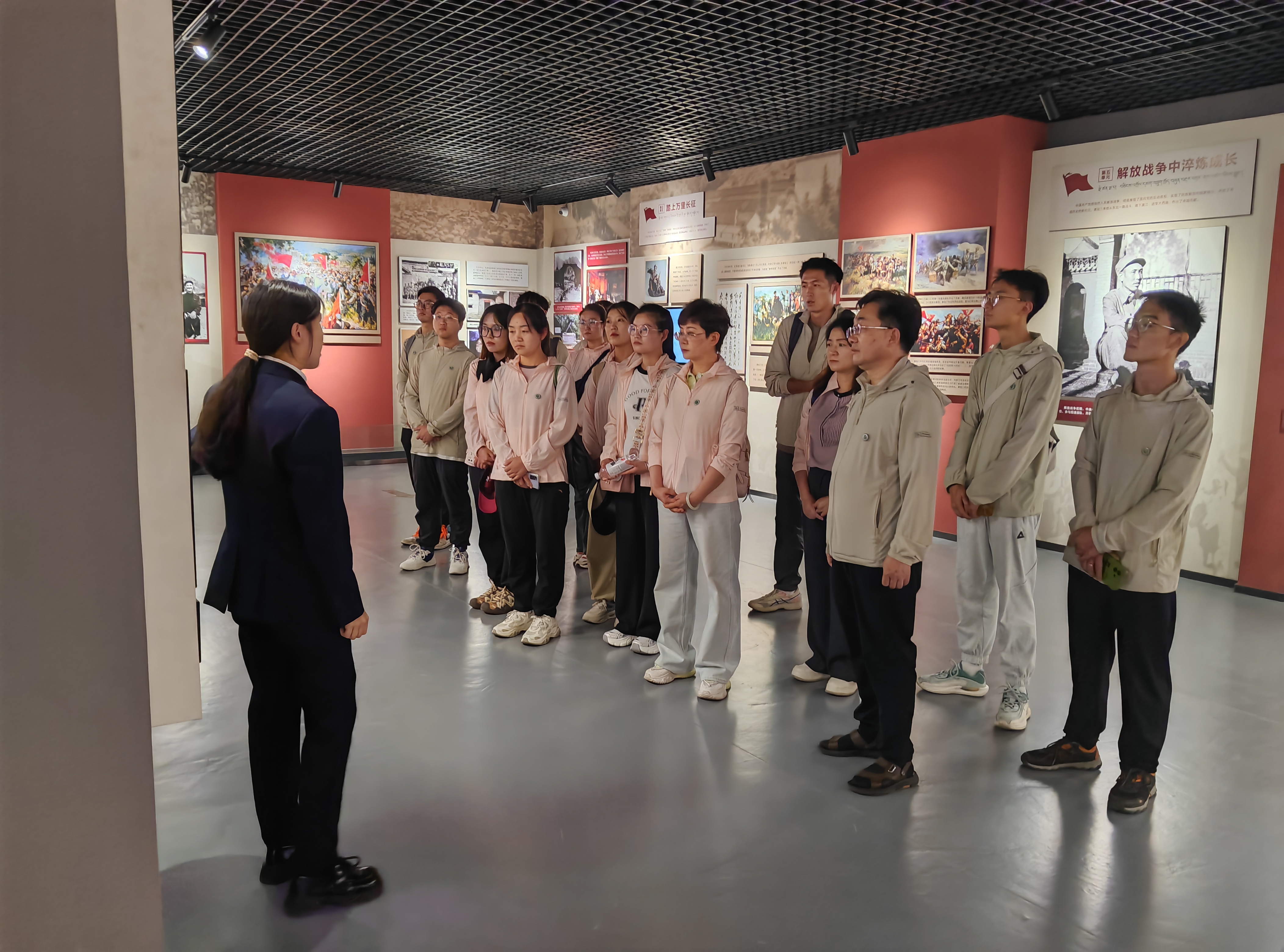 参观谭冠三纪念馆 参观谭冠三纪念馆