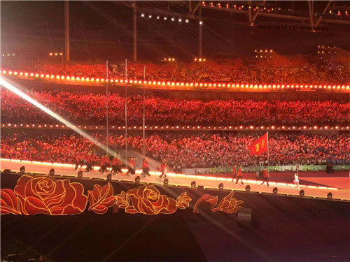 永利集团304官网师生参加开幕式入场仪式