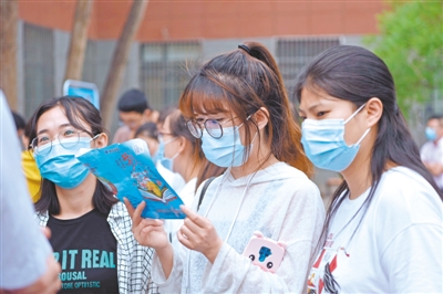 <p> 毕业生通过永利集团304官网网络招聘平台注册个人信息，查询用人单位。</p>